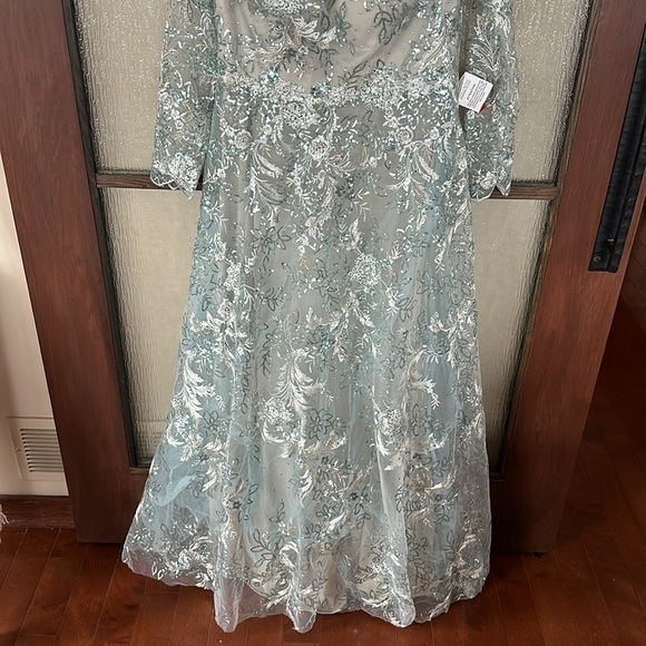 Mac Duggal FLORAL EMBROIDERED ILLUSION LONG SLEEVE GOWN size 6 NEW $498 - Picture 6 of 11